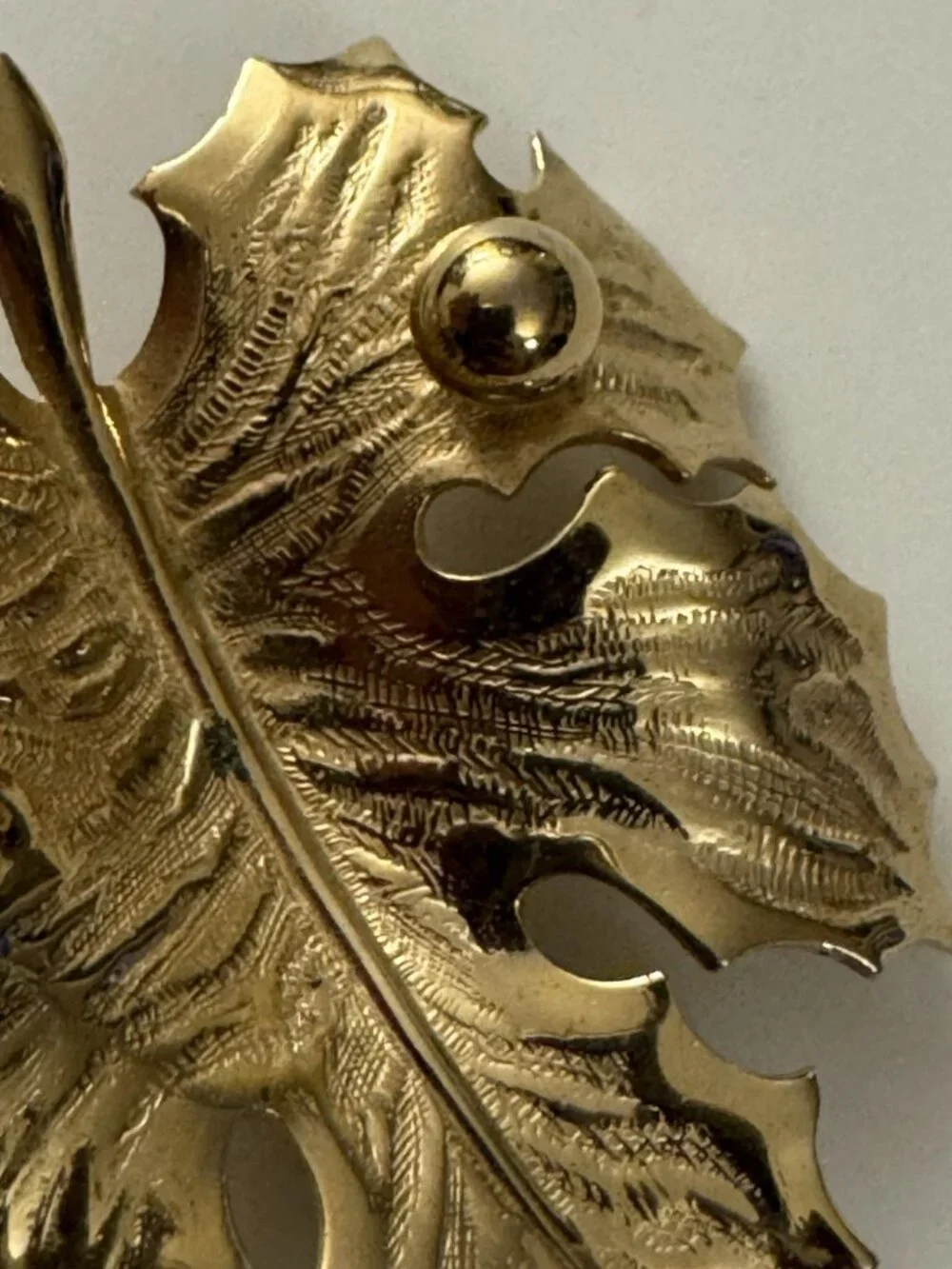 Vintage Signed Giovanni Gold Tone Curled Leaf Gold Toned Brooch Pin Holly H12